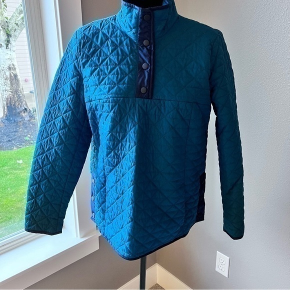 Land’s End women’s quilted insulated waterproof pullover size small